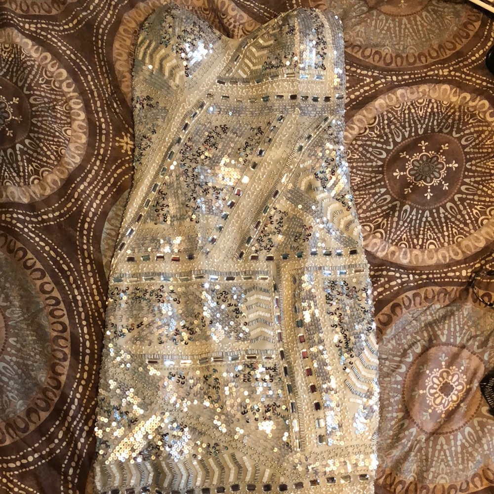 Dress - Picture 4 of 4